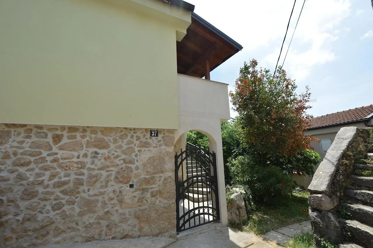 Apartments Neven Čižići